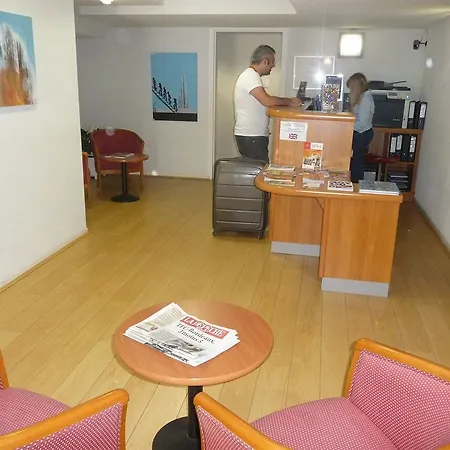 Отель Aerel Aeroport 2*