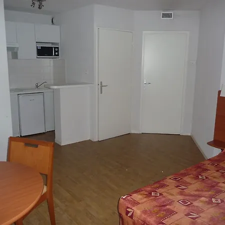 Отель Aerel Aeroport Бланьяк